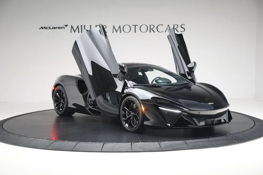 2025 McLaren Artura - Image 17 of 31