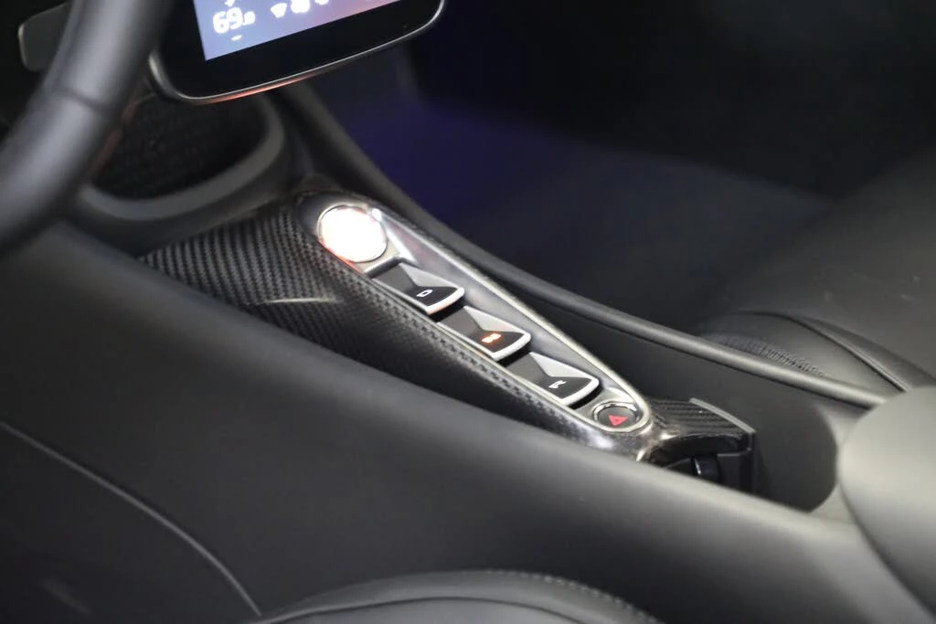 2025 McLaren Artura - Image 28 of 31
