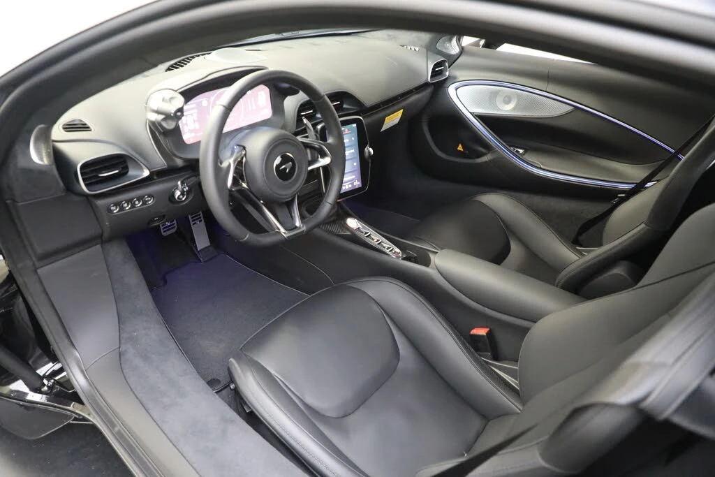 2025 McLaren Artura - Image 20 of 31