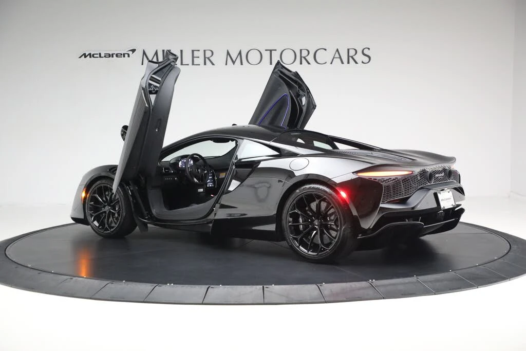 2025 McLaren Artura - Image 15 of 31