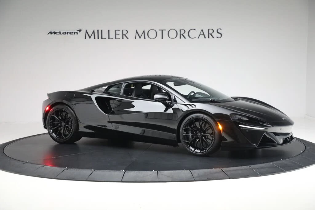 2025 McLaren Artura - Image 11 of 31