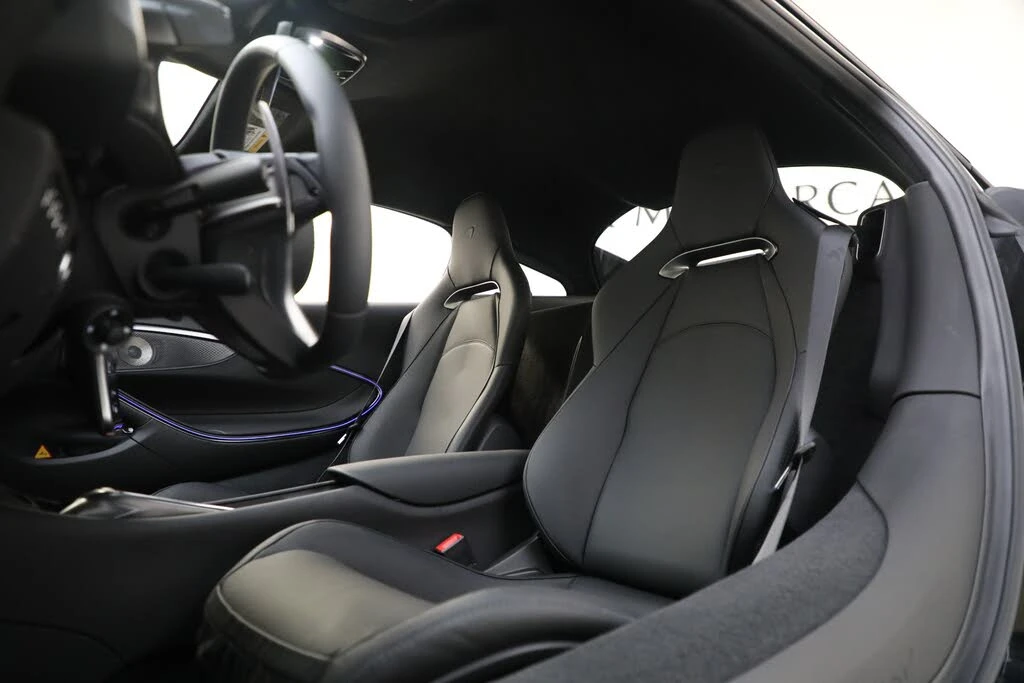 2025 McLaren Artura - Image 18 of 31