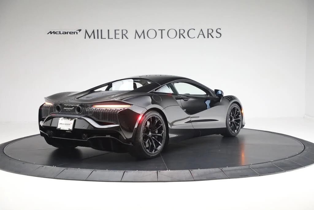 2025 McLaren Artura - Image 8 of 31