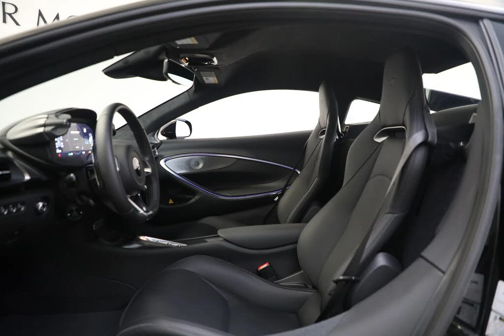 2025 McLaren Artura - Image 19 of 31