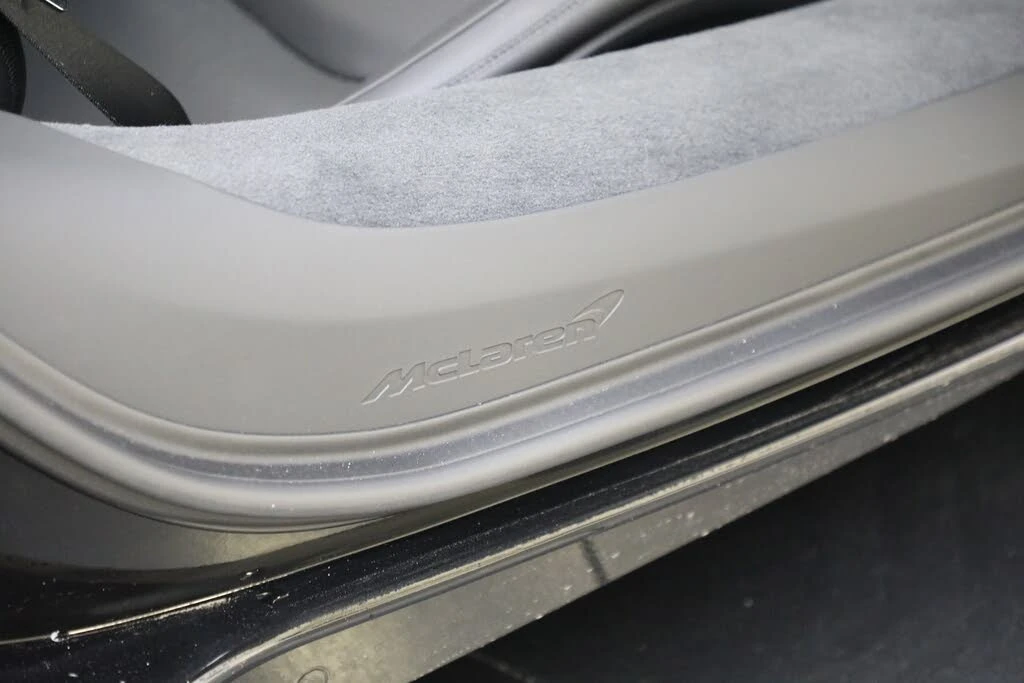2025 McLaren Artura - Image 30 of 31