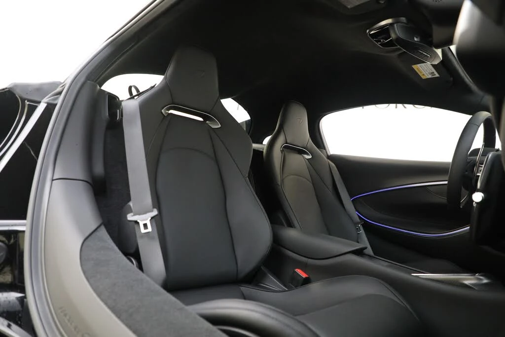 2025 McLaren Artura - Image 21 of 31