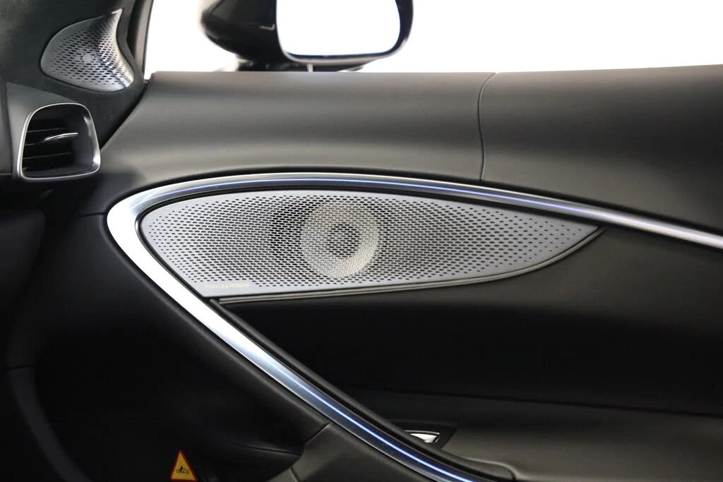 2025 McLaren Artura - Image 24 of 31