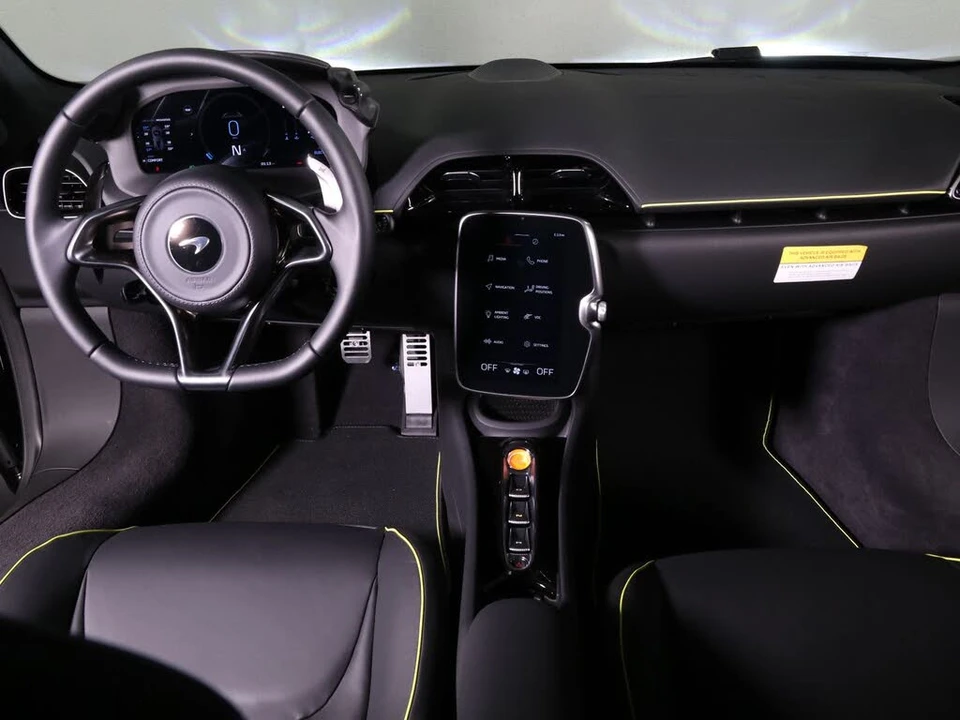 2025 McLaren Artura - Image 18 of 31