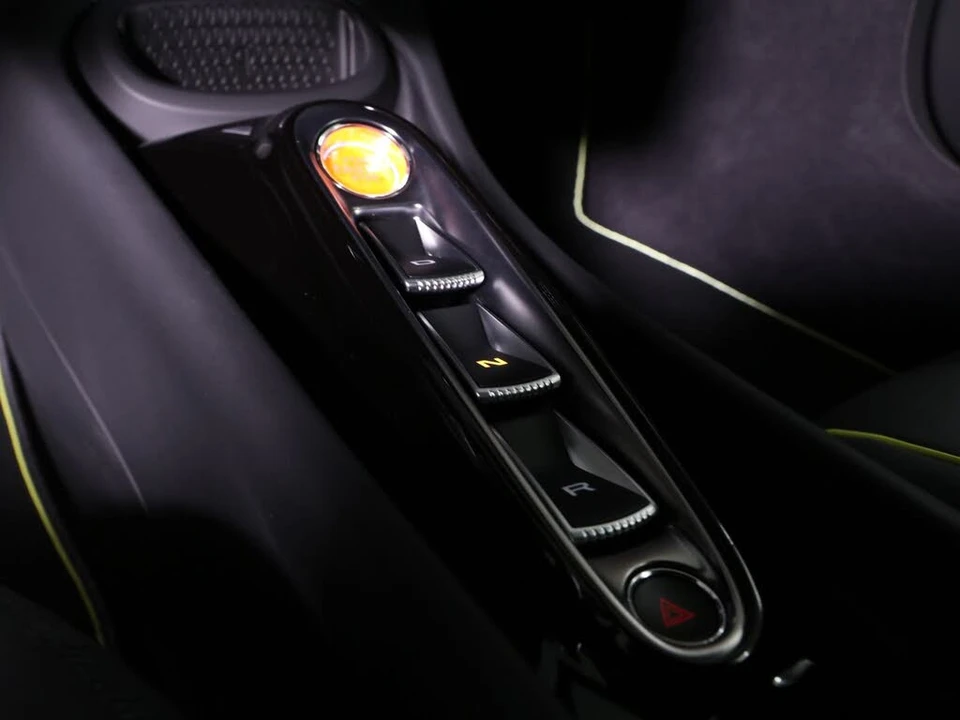 2025 McLaren Artura - Image 30 of 31