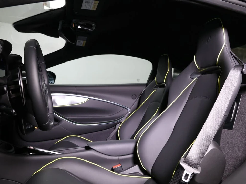 2025 McLaren Artura - Image 28 of 31