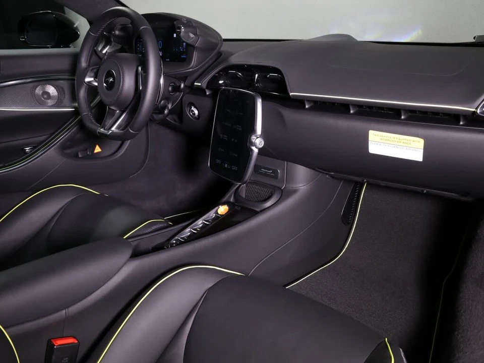 2025 McLaren Artura - Image 29 of 31