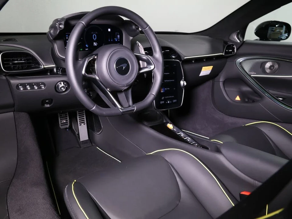 2025 McLaren Artura - Image 11 of 31