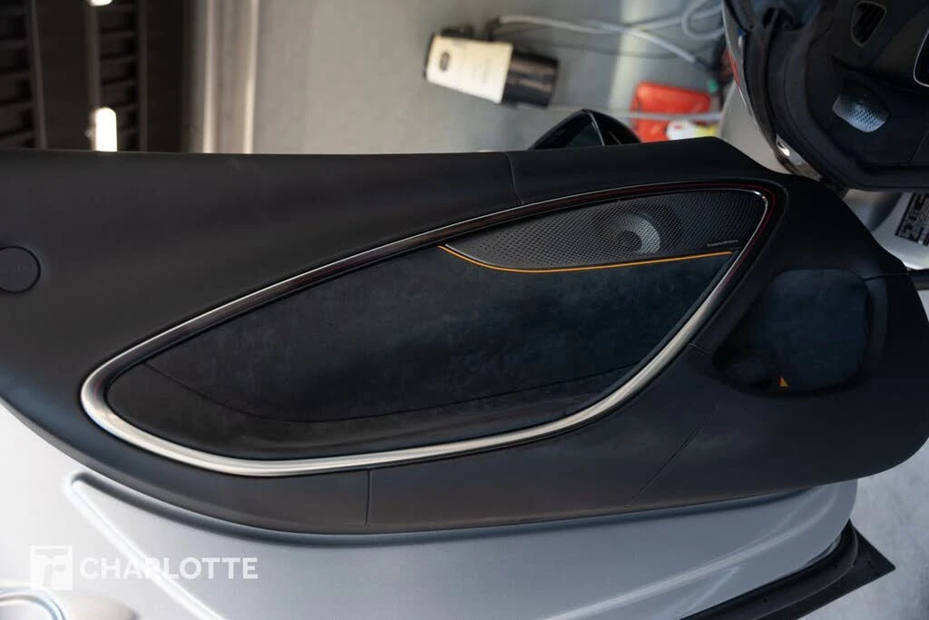 2025 McLaren Artura - Image 18 of 31