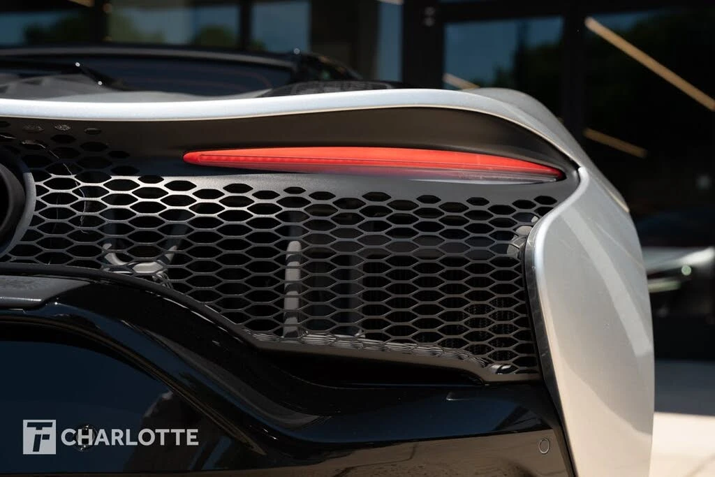 2025 McLaren Artura - Image 15 of 31