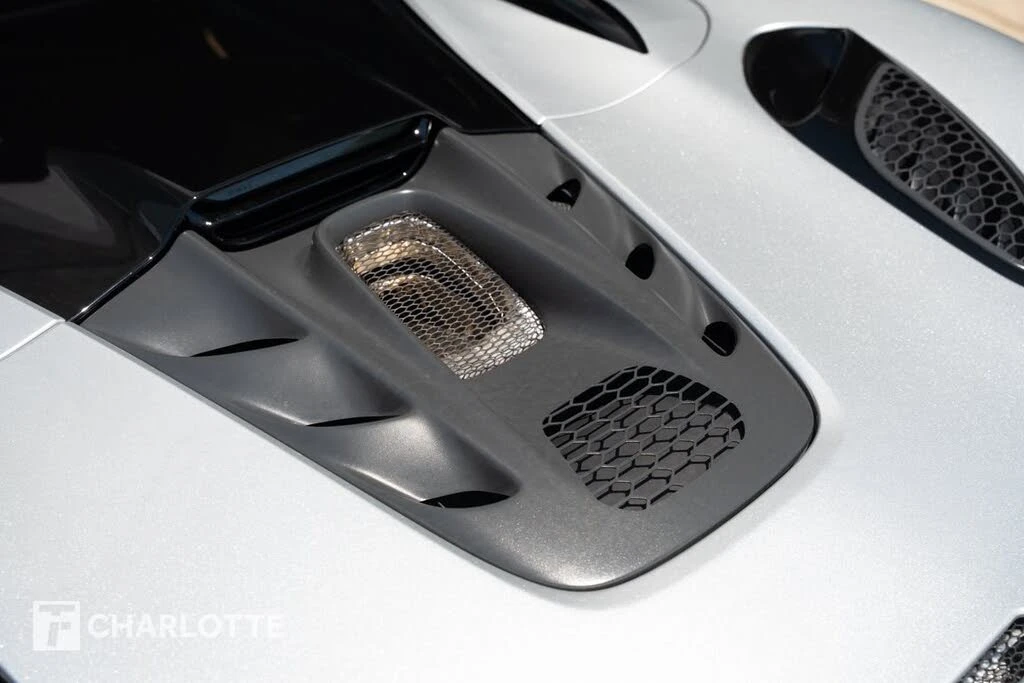 2025 McLaren Artura - Image 17 of 31