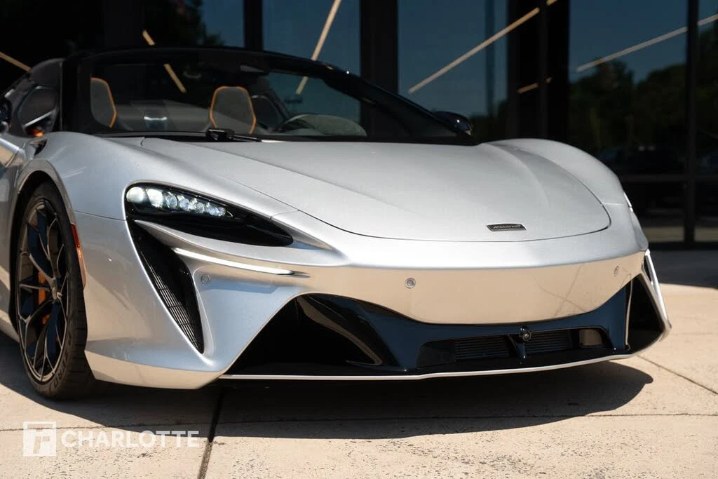 2025 McLaren Artura - Image 2 of 31
