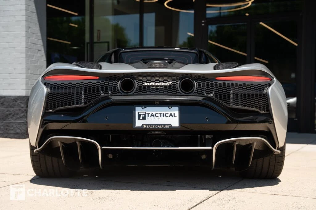 2025 McLaren Artura - Image 13 of 31