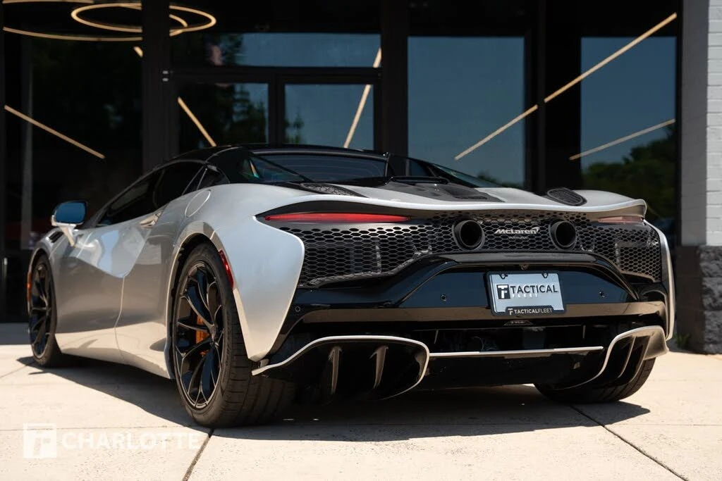 2025 McLaren Artura - Image 11 of 31