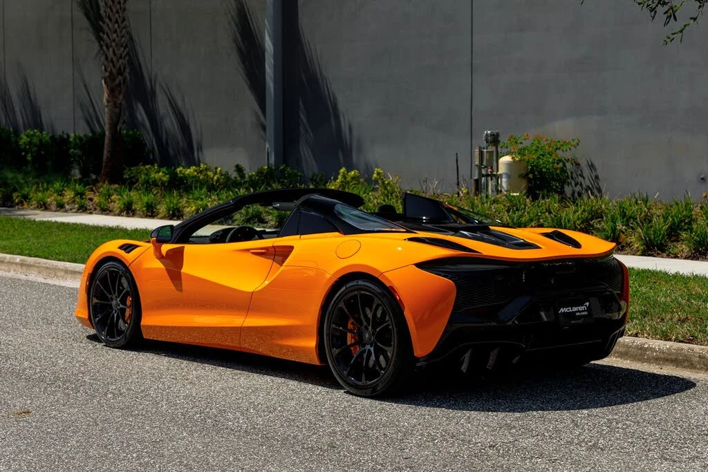 2025 McLaren Artura - Image 22 of 31