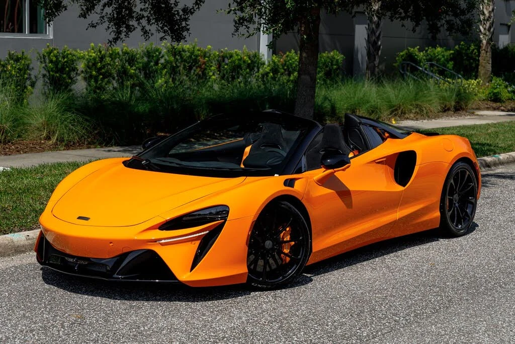 2025 McLaren Artura - Image 30 of 31