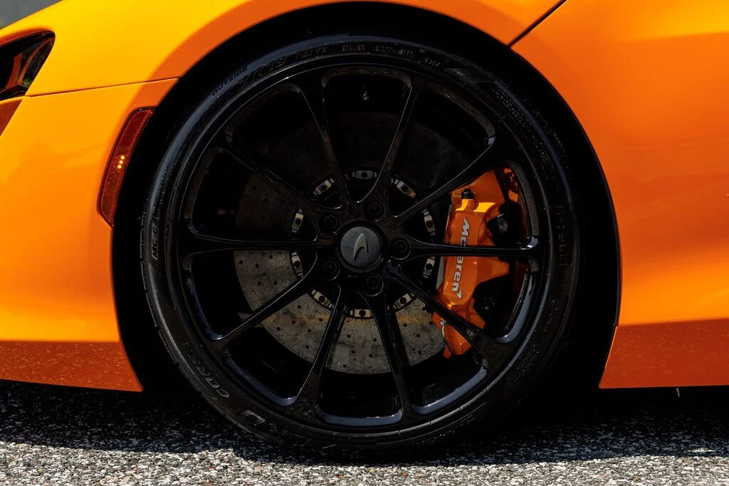 2025 McLaren Artura - Image 28 of 31