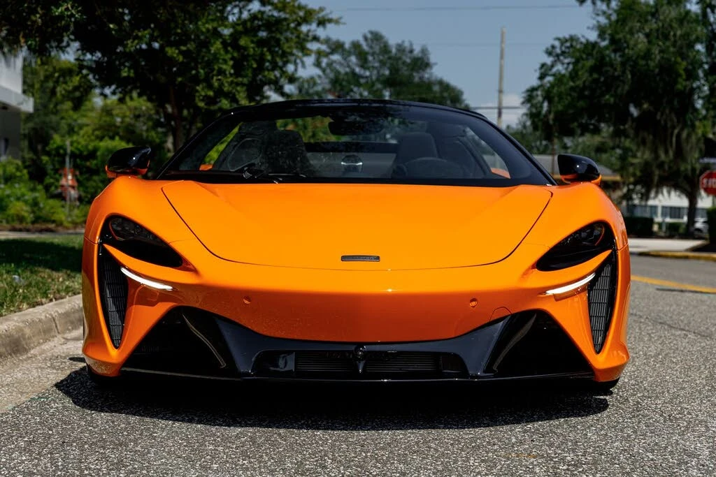 2025 McLaren Artura - Image 18 of 31