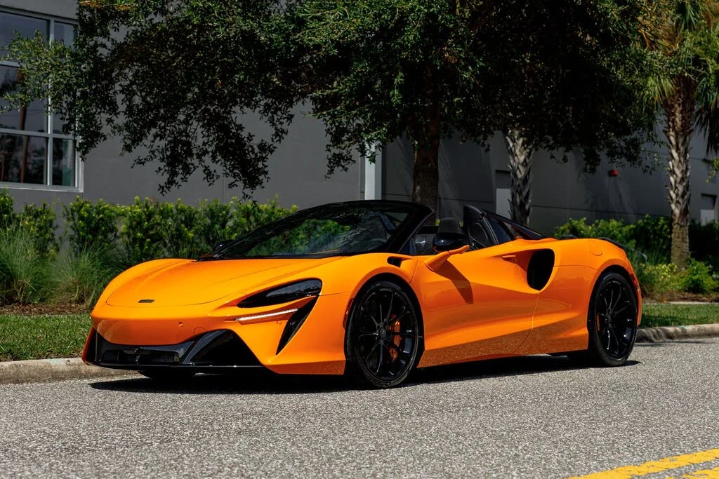2025 McLaren Artura - Image 20 of 31