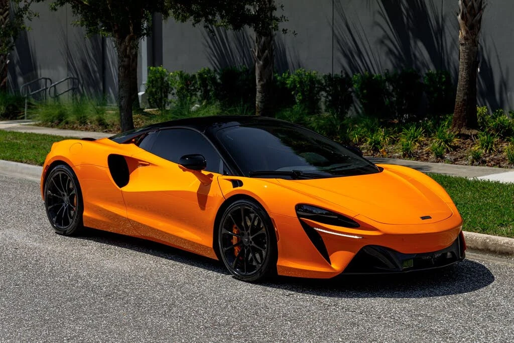 2025 McLaren Artura - Image 15 of 31