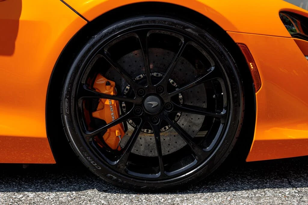 2025 McLaren Artura - Image 12 of 31