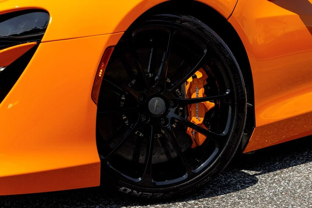 2025 McLaren Artura - Image 29 of 31