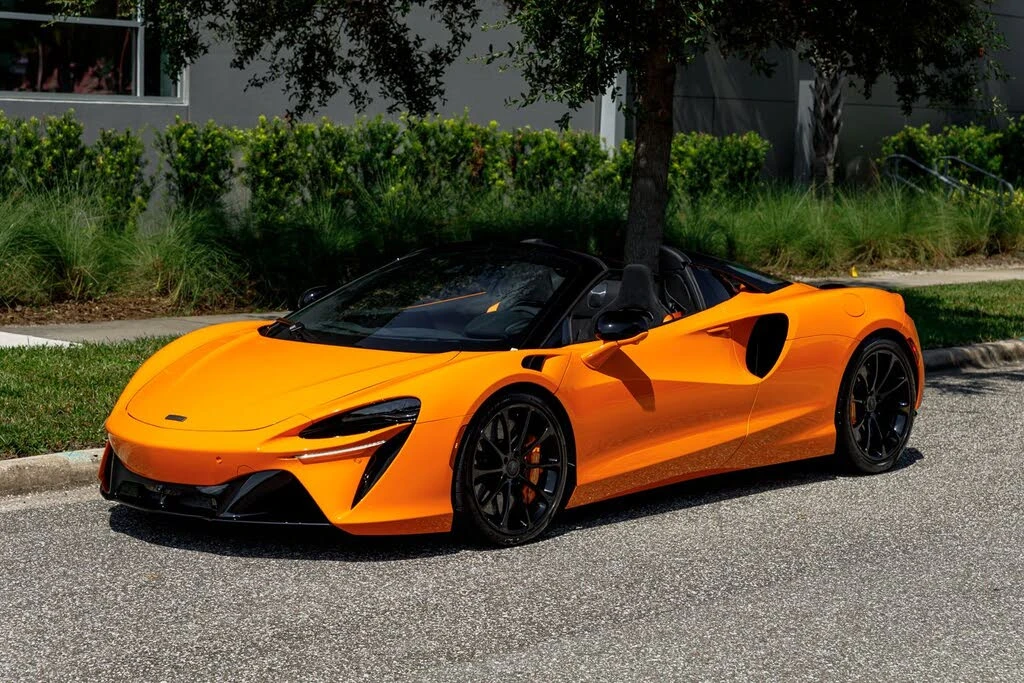 2025 McLaren Artura - Image 19 of 31