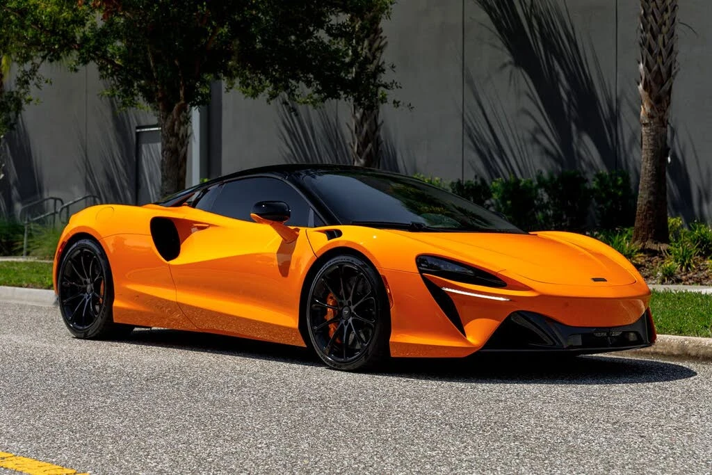 2025 McLaren Artura - Image 16 of 31