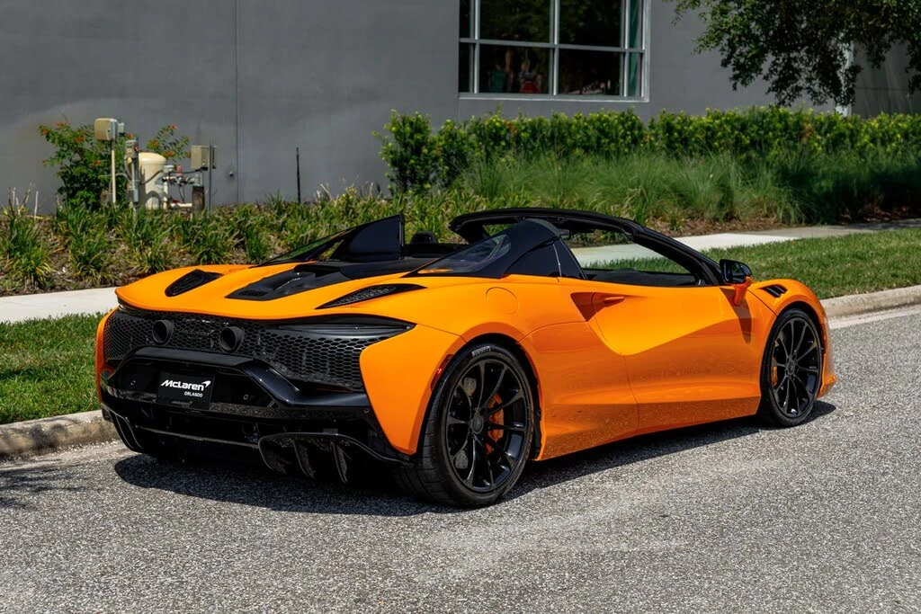 2025 McLaren Artura - Image 5 of 31