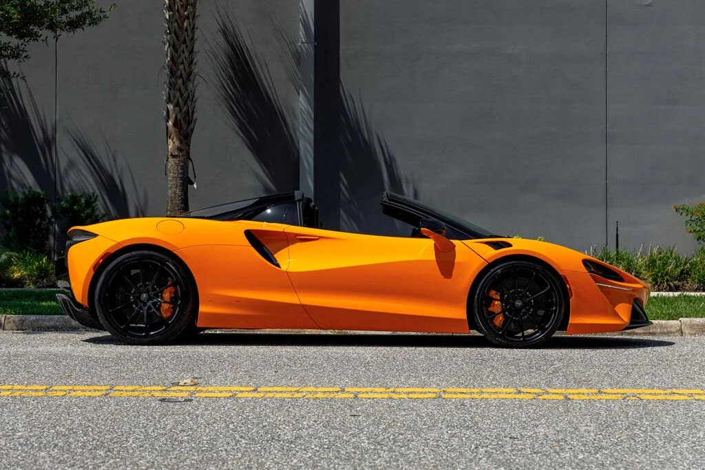 2025 McLaren Artura - Image 4 of 31
