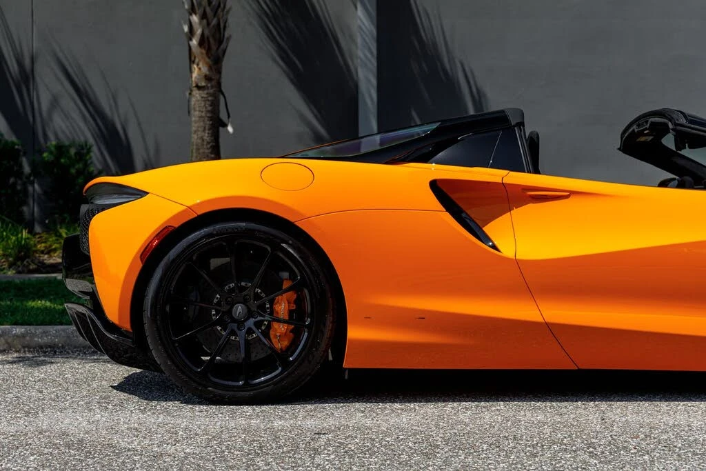 2025 McLaren Artura - Image 10 of 31