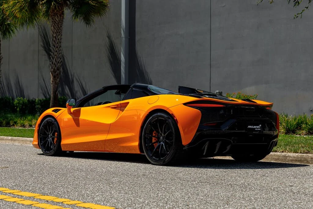 2025 McLaren Artura - Image 23 of 31