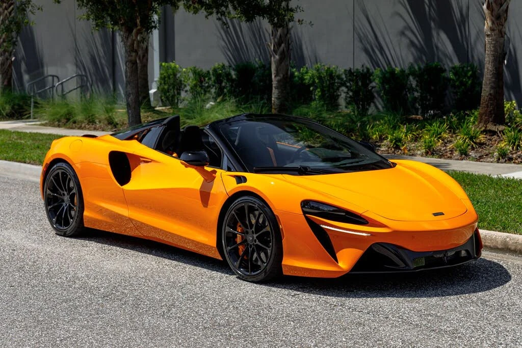 2025 McLaren Artura - Image 3 of 31