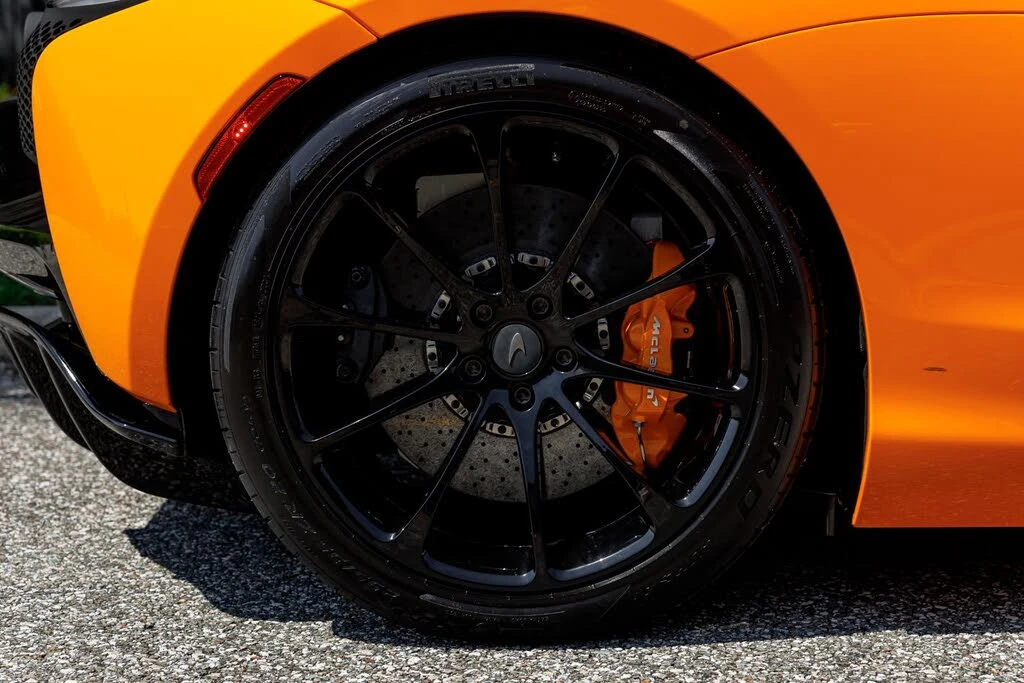 2025 McLaren Artura - Image 13 of 31