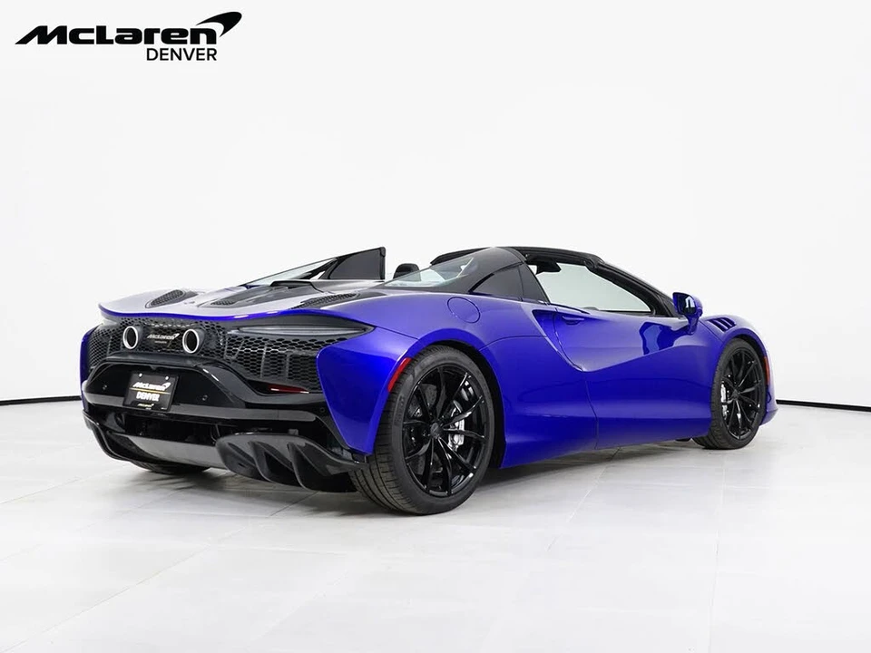 2025 McLaren Artura - Image 8 of 31