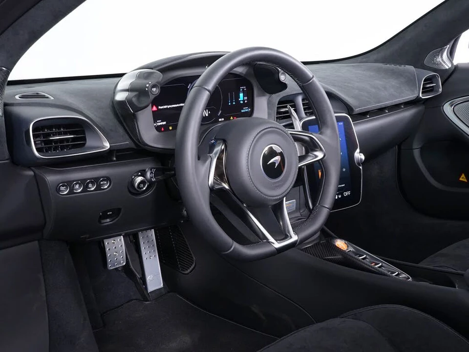 2025 McLaren Artura - Image 4 of 31
