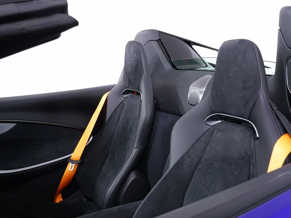 2025 McLaren Artura - Image 25 of 31