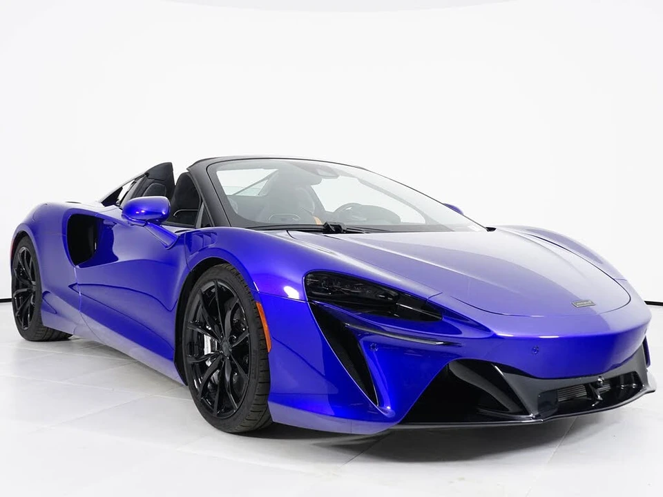 2025 McLaren Artura - Image 18 of 31