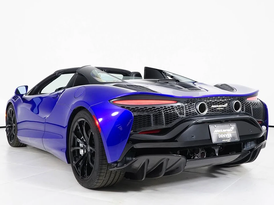 2025 McLaren Artura - Image 20 of 31