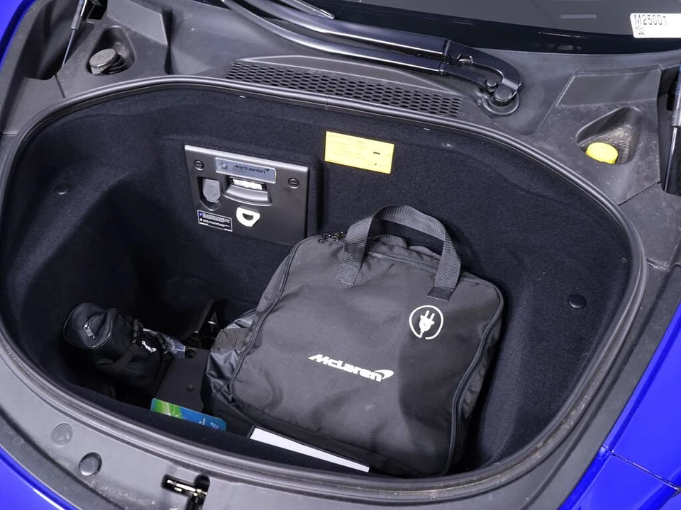 2025 McLaren Artura - Image 19 of 31