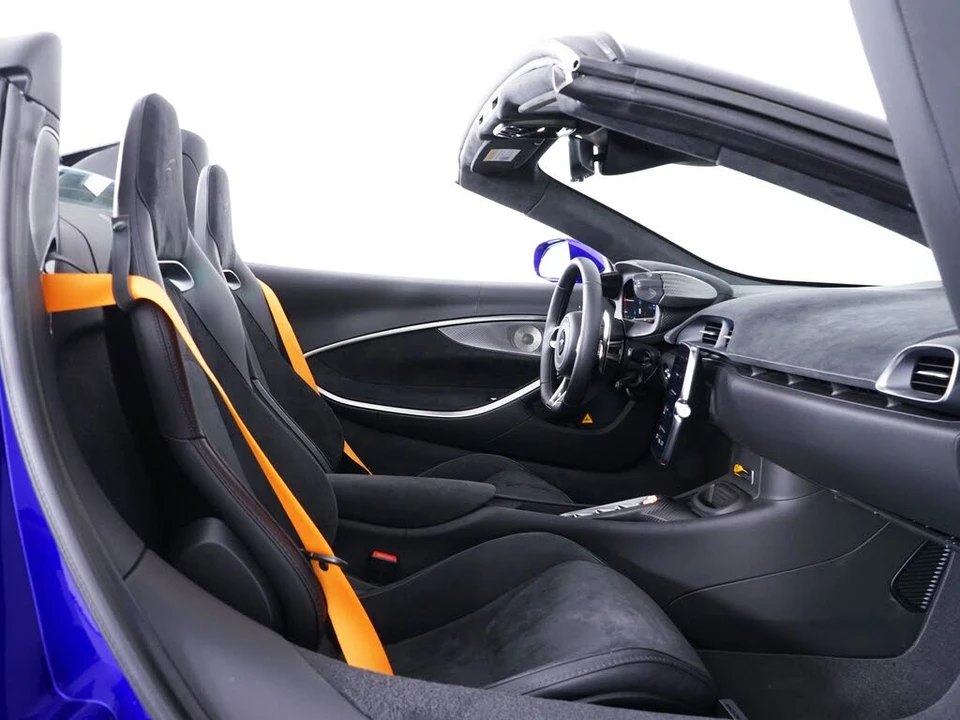 2025 McLaren Artura - Image 29 of 31