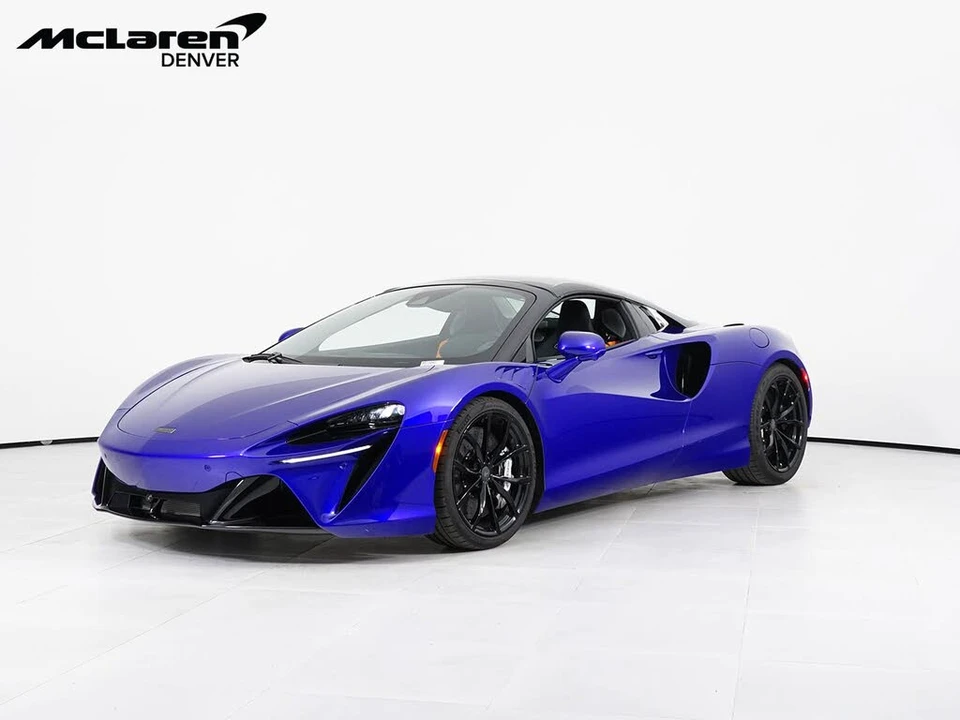 2025 McLaren Artura - Image 12 of 31