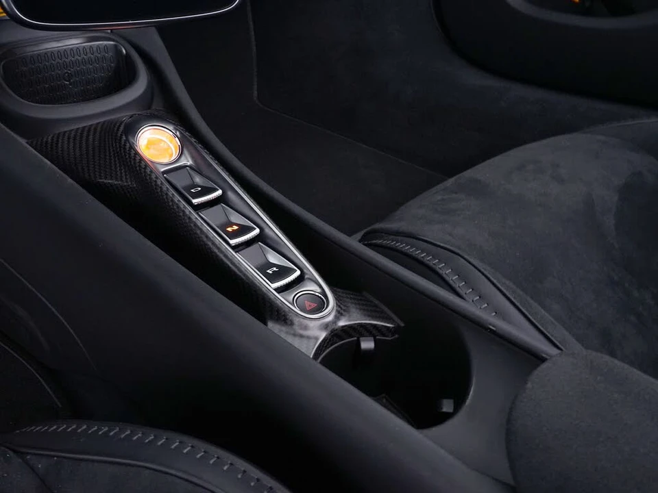 2025 McLaren Artura - Image 28 of 31