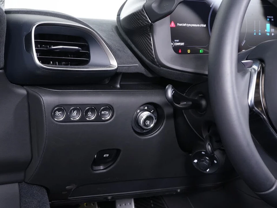 2025 McLaren Artura - Image 30 of 31