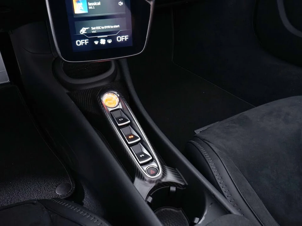 2025 McLaren Artura - Image 27 of 31