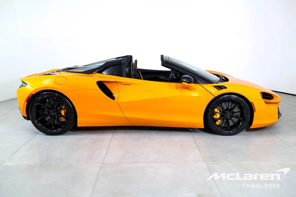 2025 McLaren Artura - Image 11 of 29